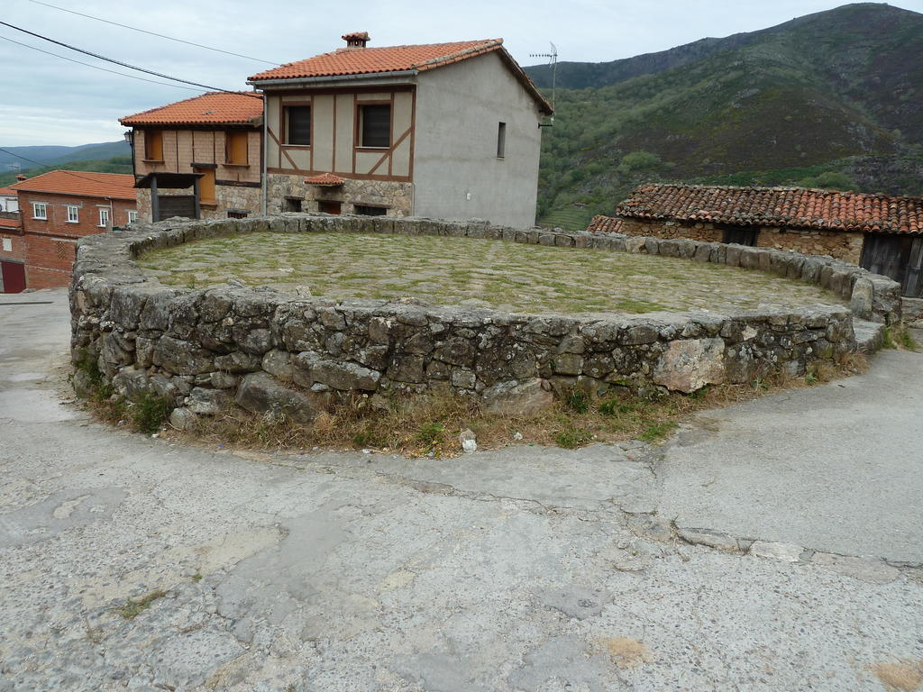 Hostal El Cardenillo Madrigal de la Vera Eksteriør billede