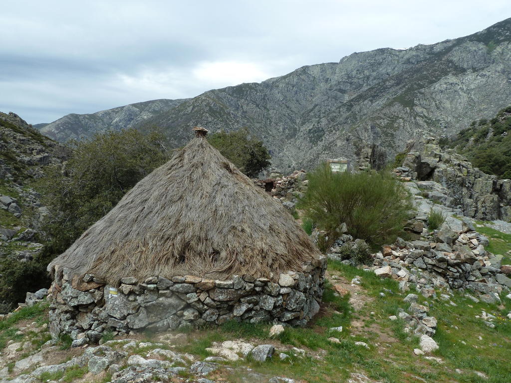 Hostal El Cardenillo Madrigal de la Vera Eksteriør billede